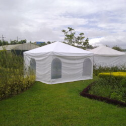 Toldos con paredes y ventanas tecni-toldo